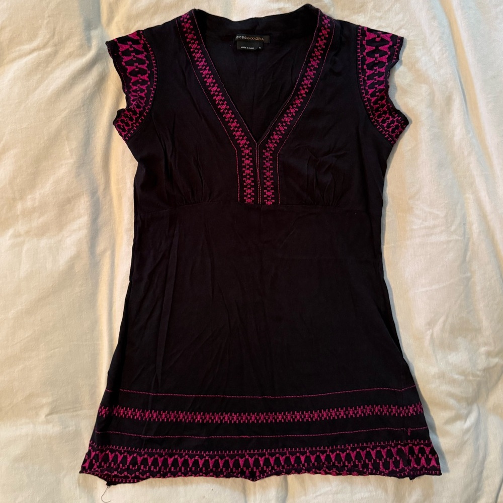 BCBGMaxAzria Navy Tunic with Fuchsia Embroidery, size medium, perfect condition